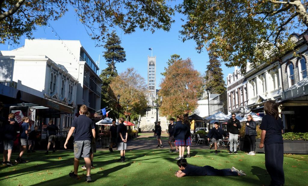 Νέα Ζηλανδία : Επιστροφή στην κανονικότητα με αγκαλιές και χειραψίες