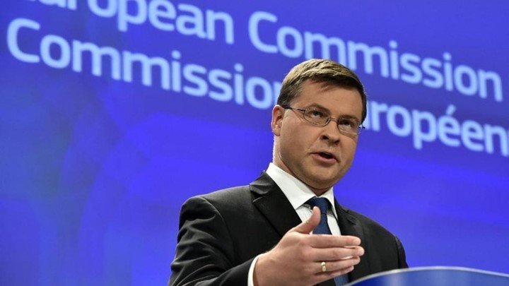 Ντομπρόβσκις: «Η τρόικα δεν επιστρέφει» με το Ταμείο Ανάκαμψης