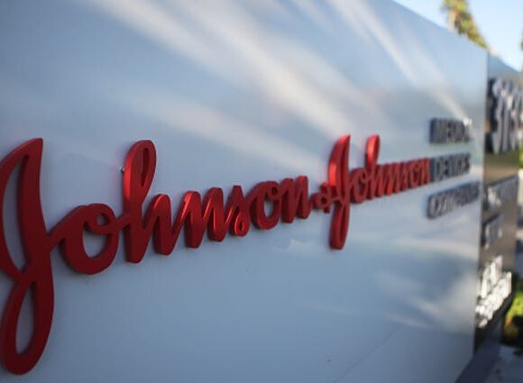 Οι παράπλευρες συνέπειες του Black Lives Matter: Η J&j σταματά την πώληση λευκαντικών κρεμών