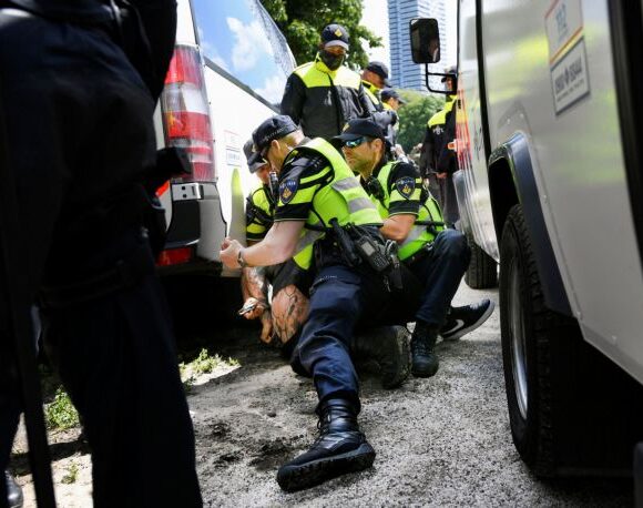 Ολλανδία: Δεκάδες συλλήψεις σε συγκέντρωση κατά των μέτρων αποστασιοποίησης