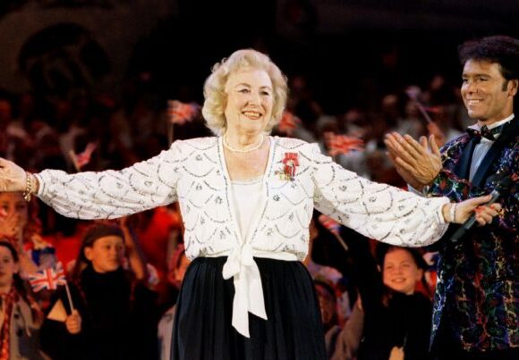 Πέθανε η τραγουδίστρια Βέρα Λιν – Εμψυχώτρια του Β’ Παγκοσμίου Πολέμου