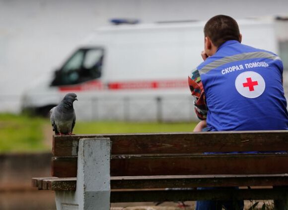 Προειδοποίηση ΠΟΥ προς όλες τις χώρες: Μην τραβήξετε «το πόδι από το πετάλι»