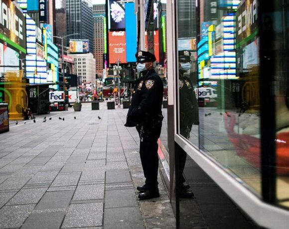 Προς νέο Lockdown οι ΗΠΑ – Ο κορωνοϊός φρενάρει το άνοιγμα της οικονομίας