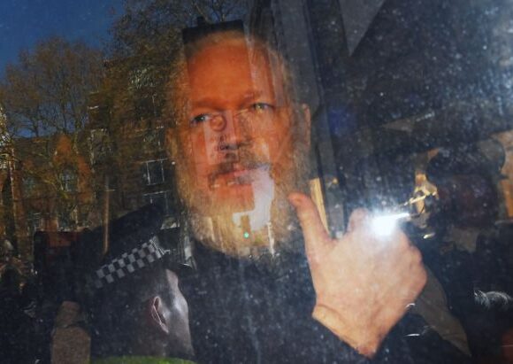 Υπόθεση Ασάνζ : Οργανώσεις καταγγέλλουν τις «επικίνδυνες» των ΗΠΑ