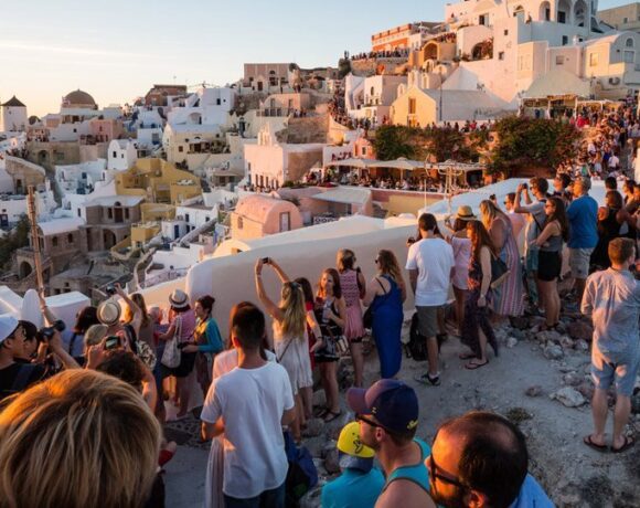 Deutsche Welle: Οι τουριστικές κρατήσεις για Ελλάδα, Κύπρο αυξάνονται καθημερινά