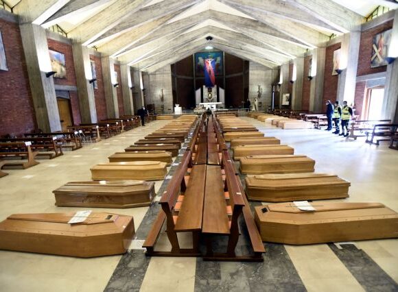 Ee: Μεγάλη αύξηση του αριθμού των νεκρών εξαιτίας κοροναϊού