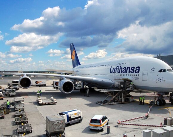 Lufthansa: Αναζητά συμφωνία για την κατάργηση 22