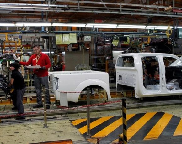 Nissan: Υψηλό το κόστος από το κλείσιμο των εργοστασίων στη Βαρκελώνη