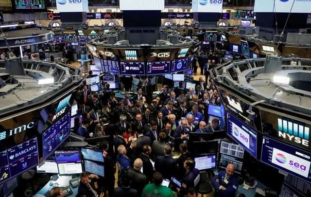 Wall Street: «Φρένο» για το ράλι επιστροφής