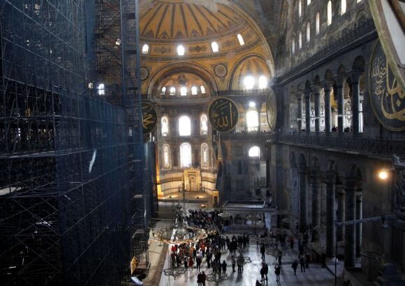 Αγία Σοφία : «Θα υπάρχουν πόρνες στο τζαμί;» – Προκαλεί τούρκος ιστορικός