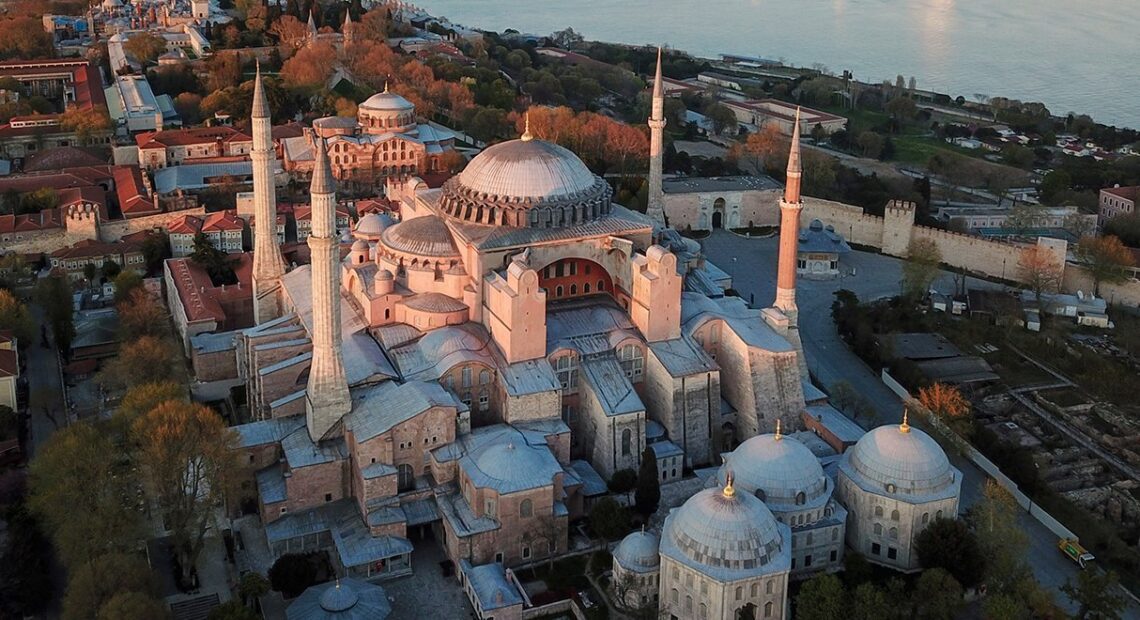 Αγία Σοφία: Λίστα κυρώσεων ζητά η Αθήνα από την ΕΕ για τις προκλήσεις της Άγκυρας