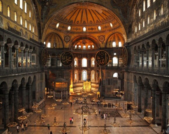 Αγιά Σοφιά: Η Τουρκία ξεκίνησε προετοιμασίες για άνοιγμα ως τζαμί