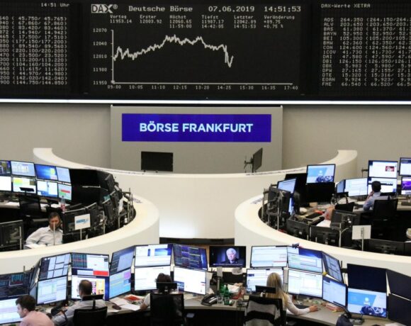 Απώλειες στις ευρωαγορές εν μέσω αναζωπύρωσης των ανησυχιών για τον ιό