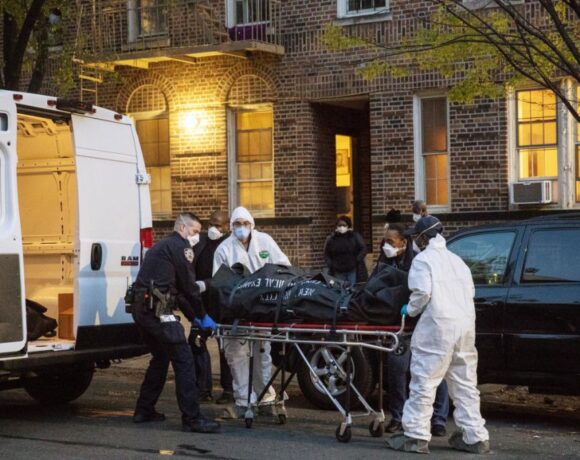 Ασχημα τα νέα για τις ΗΠΑ : Αυξήθηκαν δραματικά οι νεκροί – Ανάλυση «φωτιά» για τα κρούσματα