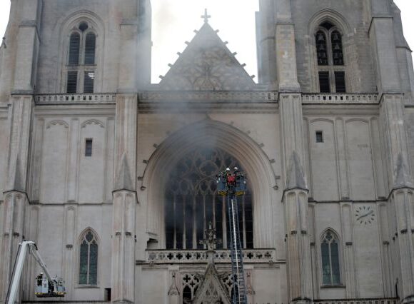 Γαλλία : Μεγάλη φωτιά στον καθεδρικό ναό στη Νάντη