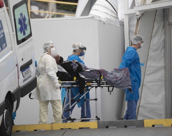 Δεν υποχωρεί ο κοροναϊός στη Βραζιλία : Οι θάνατοι ξεπέρασαν πάλι τους 1