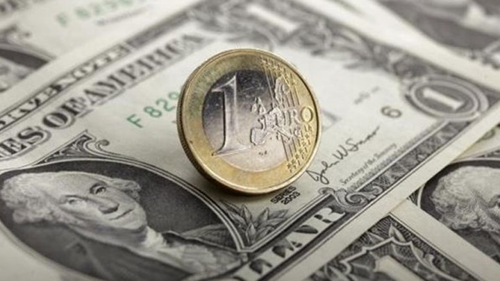 Διατηρήσε το θετικό μομέντουμ το ευρώ, υπό συνεχή πίεση το δολάριο