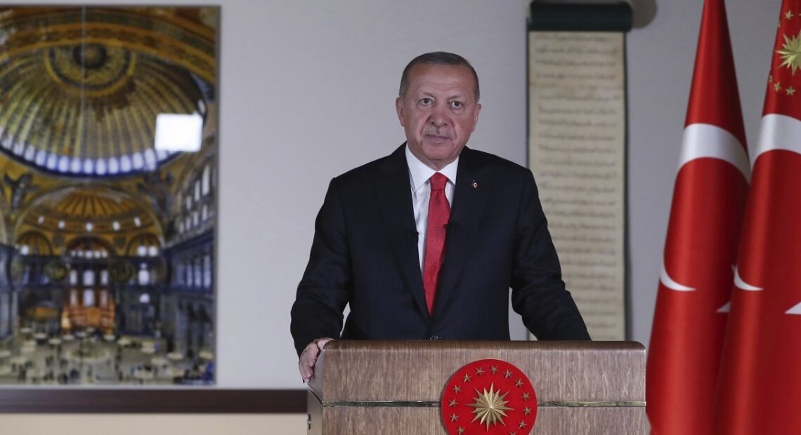 Ερντογάν: Δεν υπολογίζουμε τις αντιδράσεις για την Αγιά Σοφιά