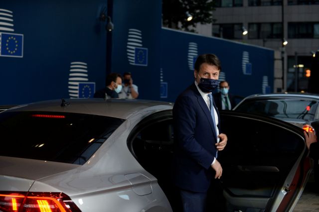 Ιταλία : Ο Τζουζέπε Κόντε είναι ο δημοφιλέστερος πρωθυπουργός των τελευταίων 25 χρόνων