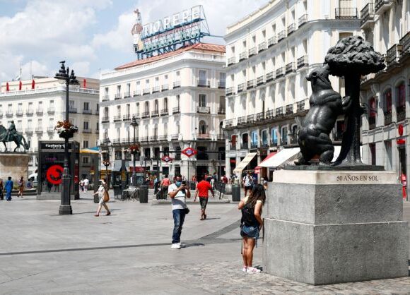 Κοροναϊός : Η Ισπανία αντιδρά στις ταξιδιωτικές συστάσεις που εξέδωσαν Βρετανία και Γερμανία