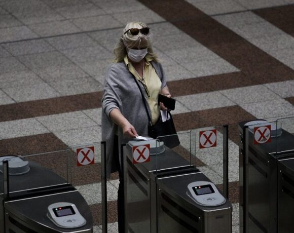 Κορωνοϊός: Επιβραδύνεται κι άλλο ο ρυθμός μετάδοσης στην Ελλάδα