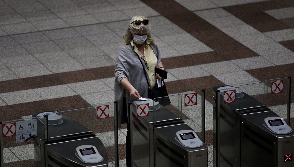 Κορωνοϊός: Επιβραδύνεται κι άλλο ο ρυθμός μετάδοσης στην Ελλάδα