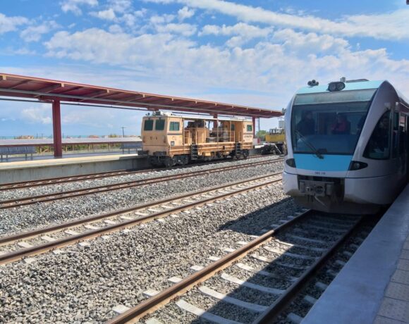 Μυτιληναίος: Κόβει κορδέλες στο Κιάτο – Ροδοδάφνη