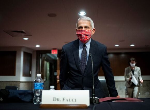 Νέο χτύπημα… Φάουτσι : Οι ΗΠΑ δεν έχουν καν αρχίσει να βλέπουν το τέλος της πανδημίας