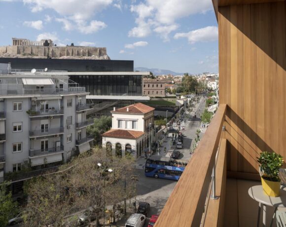 Στα ευρωπαϊκά δικαστήρια ο όμιλος Ευμορφίδη για το ξενοδοχείο κάτω από την Ακρόπολη