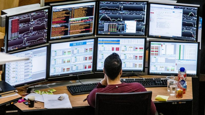 Στο κόκκινο οι ευρωαγορές – Στο επίκεντρο οικονομικά στοιχεία και κρούσματα στις ΗΠΑ