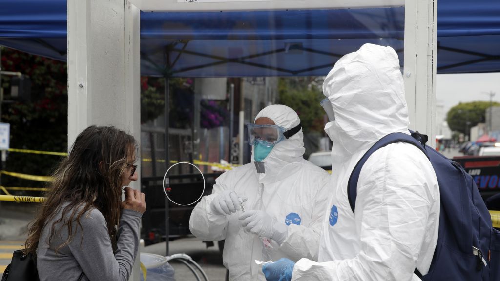 Συναγερμός από το Λος Αντζελες : Νέοι με κοροναϊό κατακλύζουν τα νοσοκομεία
