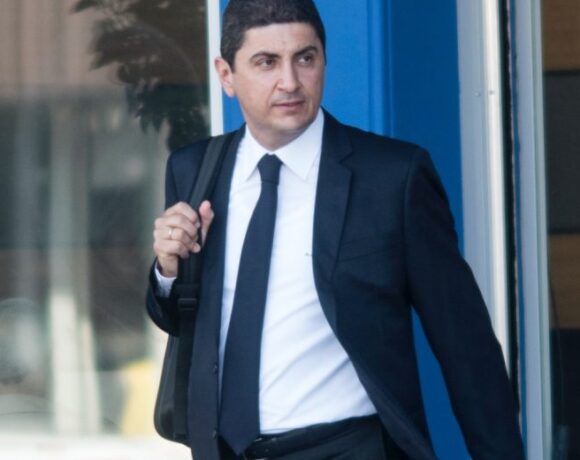 Τα μάζεψε τα πράγματα