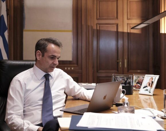 Τηλεδιάσκεψη αύριο στο Μαξίμου για την αύξηση των κρουσμάτων