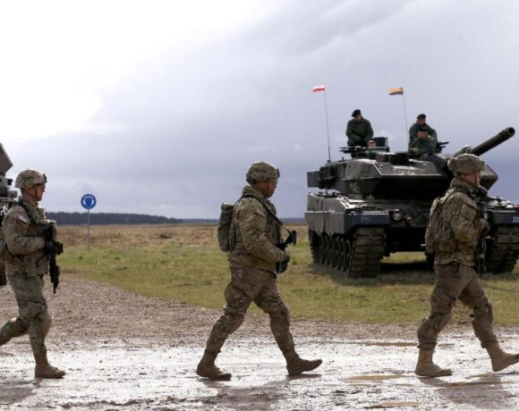 Τουλάχιστον 1