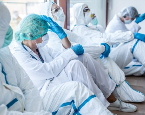 Τουλάχιστον 574