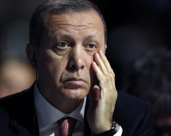 Τούρκοι προσκυνητές σπεύδουν στην Αγία Σοφία, οι ξένοι επενδυτές φεύγουν… τρέχοντας – Στοιχεία σοκ