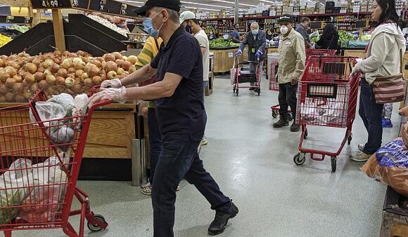 Υποχρεωτική για όλους η μάσκα από σήμερα στα σούπερ μάρκετ