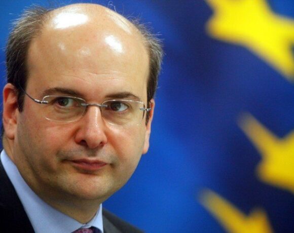 Χατζηδάκης: Δίνουμε σημαντικά κίνητρα για την ανάπτυξη υποδομών φόρτισης για ηλεκτροκίνητα οχήματα
