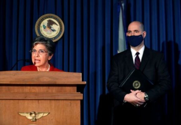 «Ύποπτη φυγής» η σύντροφος του Επστάιν – Πιθανή κατάθεση του πρίγκιπα Άντριου