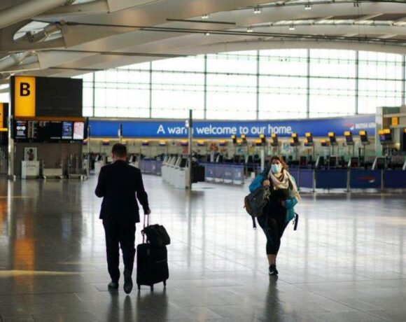 Daily Telegraph: Η Βρετανία ανακοινώνει το τέλος της καραντίνας για 75 χώρες