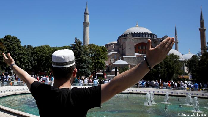 Dw: Επίδειξη ισχύος η μετατροπή της Αγίας Σοφίας