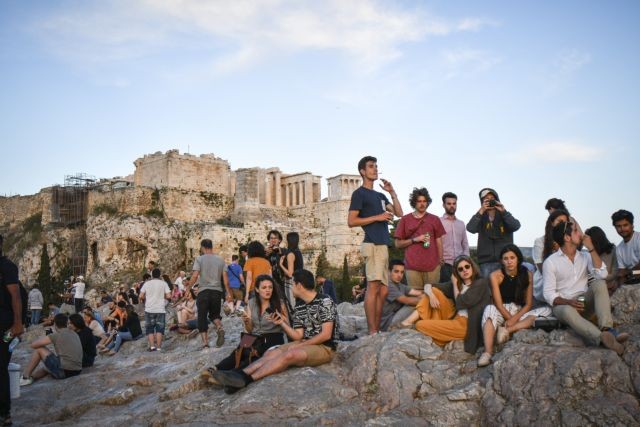 Mirror: Η Ελλάδα εκτός της λίστας της Βρετανίας για χώρες που εξαιρούνται από καραντίνα