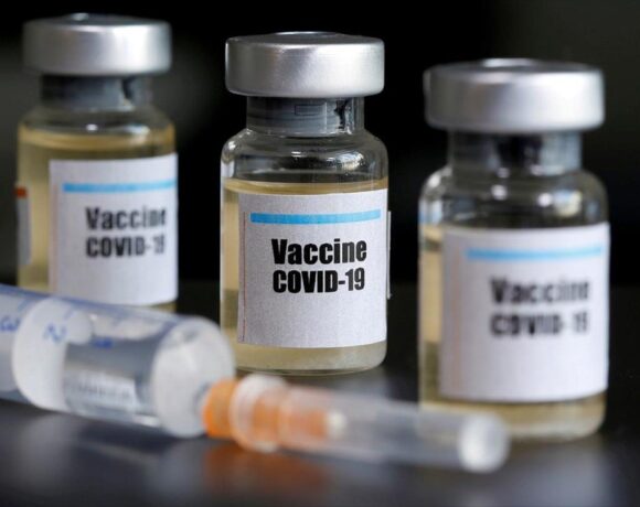 Reuters: Η ΕΕ βρίσκεται σε διαπραγματεύσεις με 5 εταιρείες για πιθανό εμβόλιο
