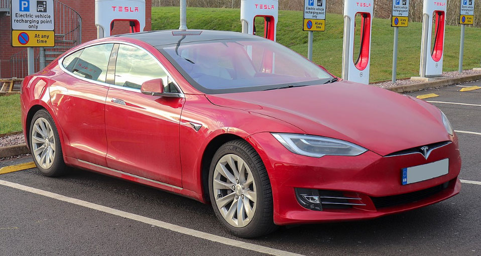 Tesla: Κυκλοφορεί αναβαθμισμένα μοντέλα S και X με ταχυφόρτιση στα 250kw