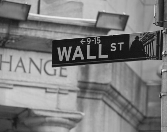 Wall Street: Σημαντική άνοδος με νέο ρεκόρ για τον Nasdaq