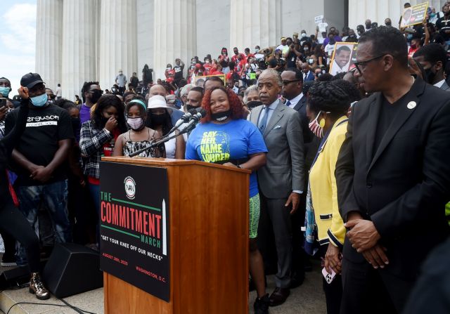 «Αρκετά!» : Δεκάδες χιλιάδες διαδηλωτές στην Ουάσιγκτον στα βήματα του Μάρτιν Λούθερ Κινγκ