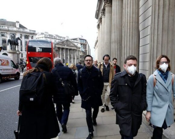Βρετανία: Μείωση θανάτων από κορωνοϊό κατά 5