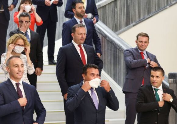 Βόρεια Μακεδονία : Ελαβε ψήφο εμπιστοσύνης η κυβέρνηση Ζάεφ – Αλβανός ο νέος υπουργός Εξωτερικών