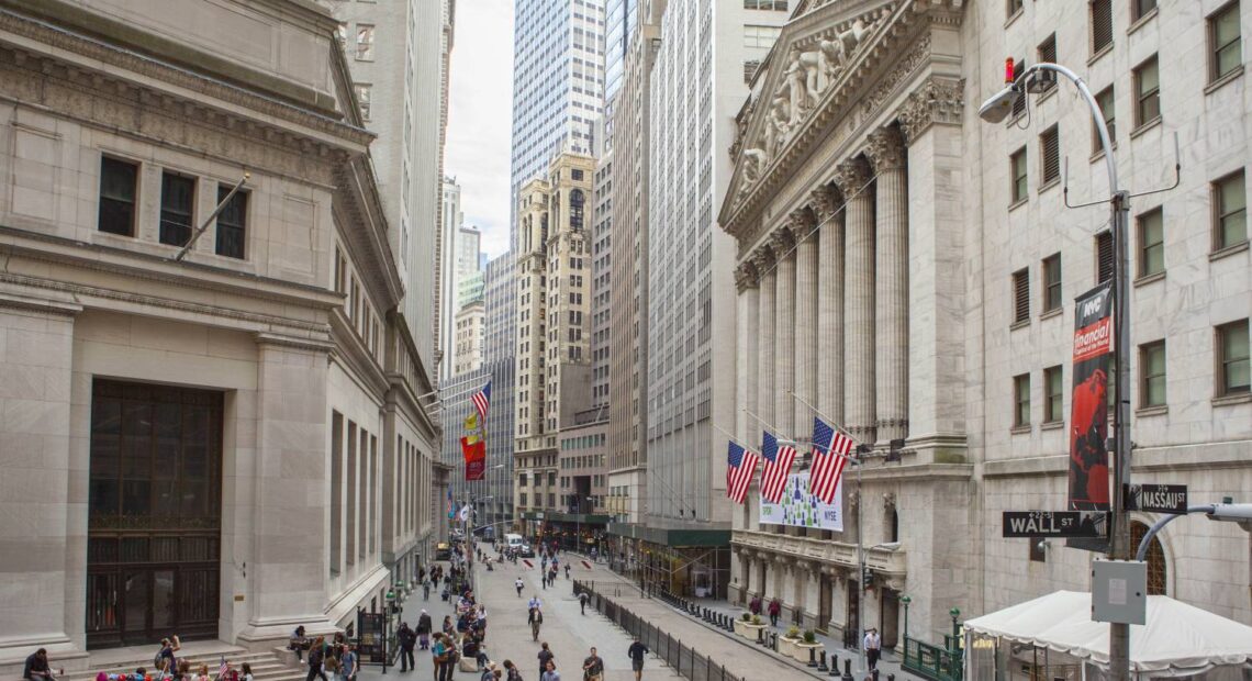 Εκκωφαντική είσοδος της Wall Street στον Αύγουστο, νέο ιστορικό ρεκόρ ο Nasdaq