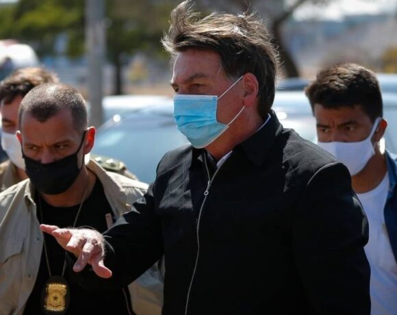 Ηθος… Μπολσονάρο : «Θέλω να σου ρίξω μπουνιά» είπε σε δημοσιογράφο